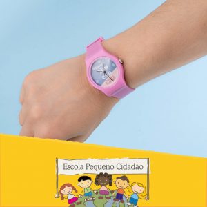 Hora muda. Muda a criança